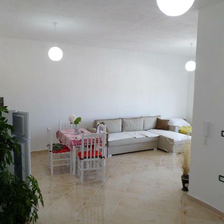 Lindita's Seaview Appartment Vlorë Esterno foto