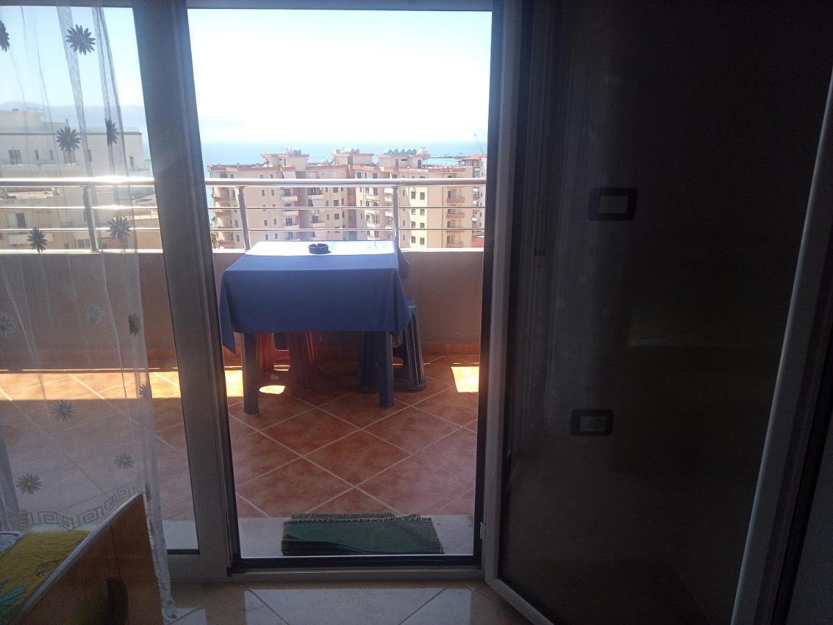 Lindita's Seaview Appartment Vlorë Esterno foto