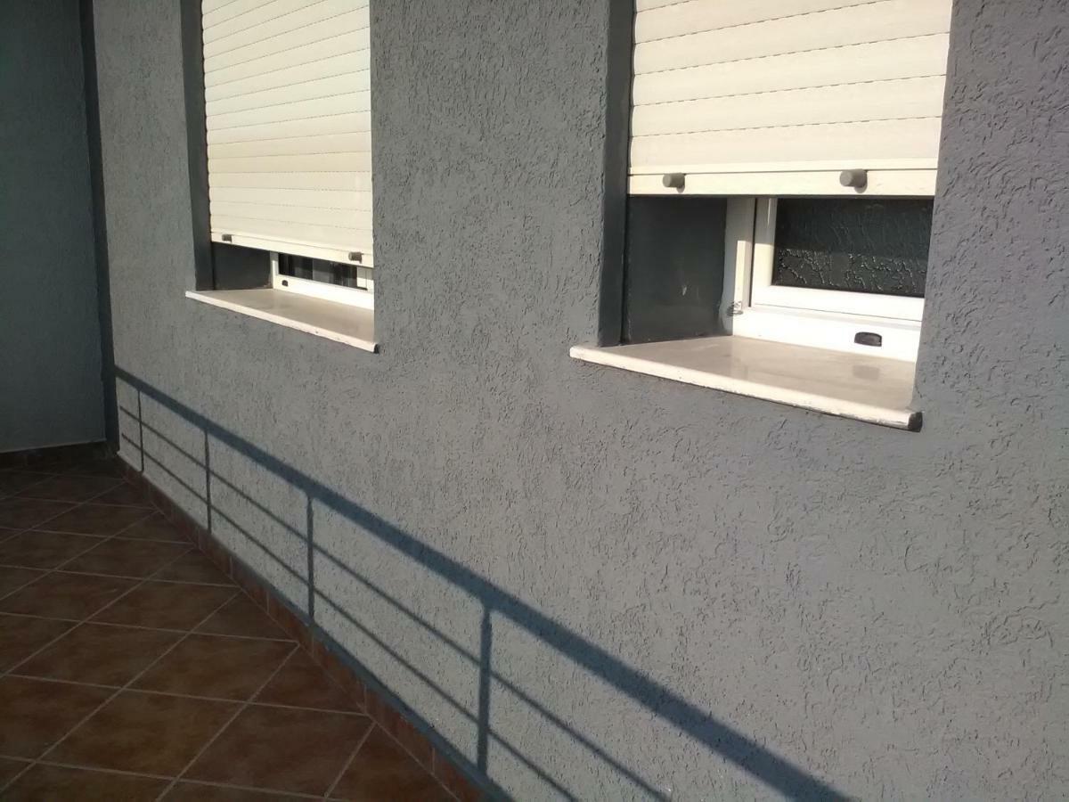 Lindita's Seaview Appartment Vlorë Esterno foto