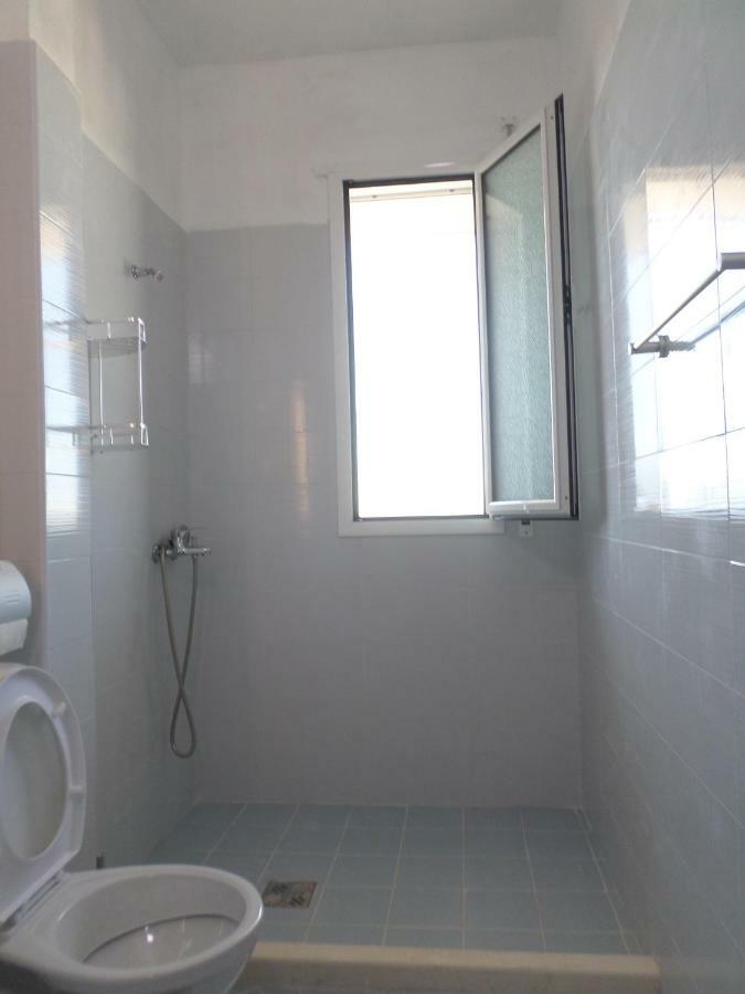 Lindita's Seaview Appartment Vlorë Esterno foto