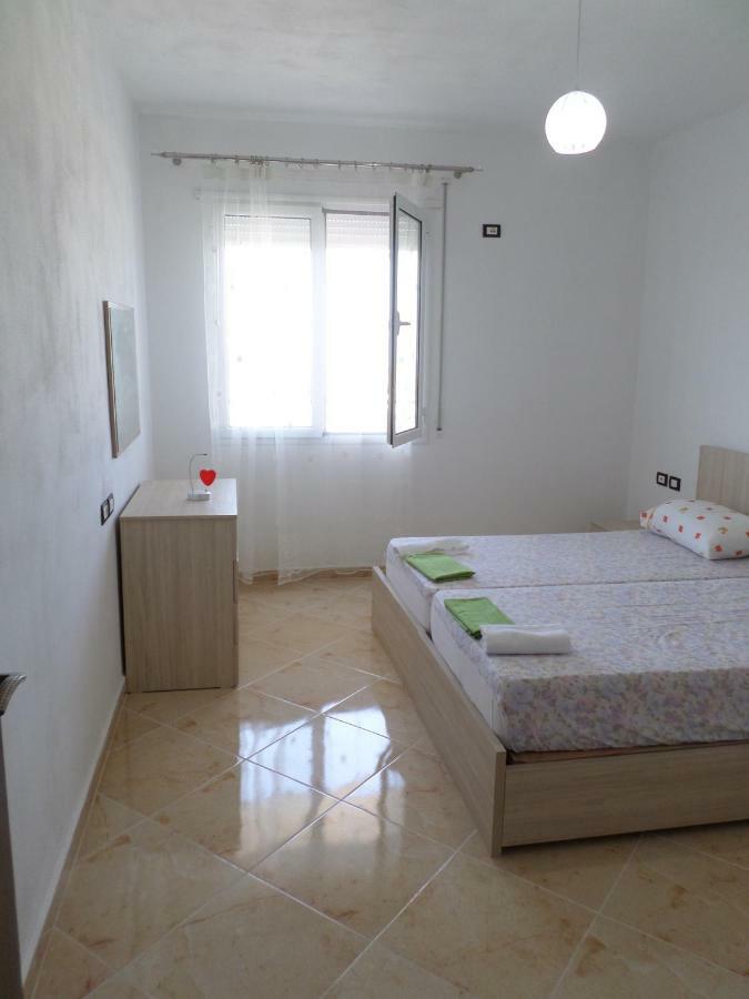 Lindita's Seaview Appartment Vlorë Esterno foto