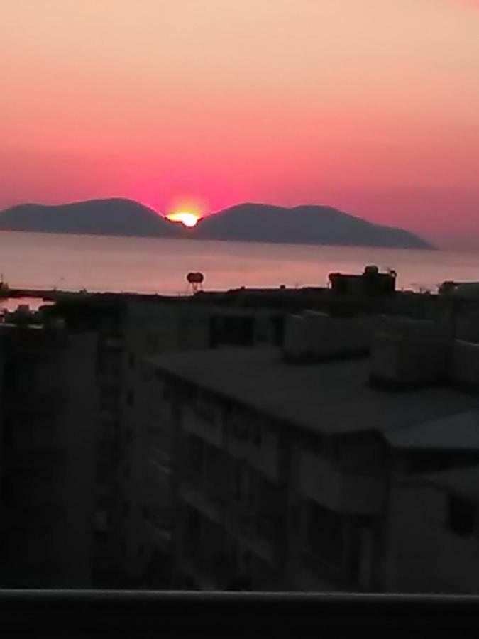 Lindita's Seaview Appartment Vlorë Esterno foto